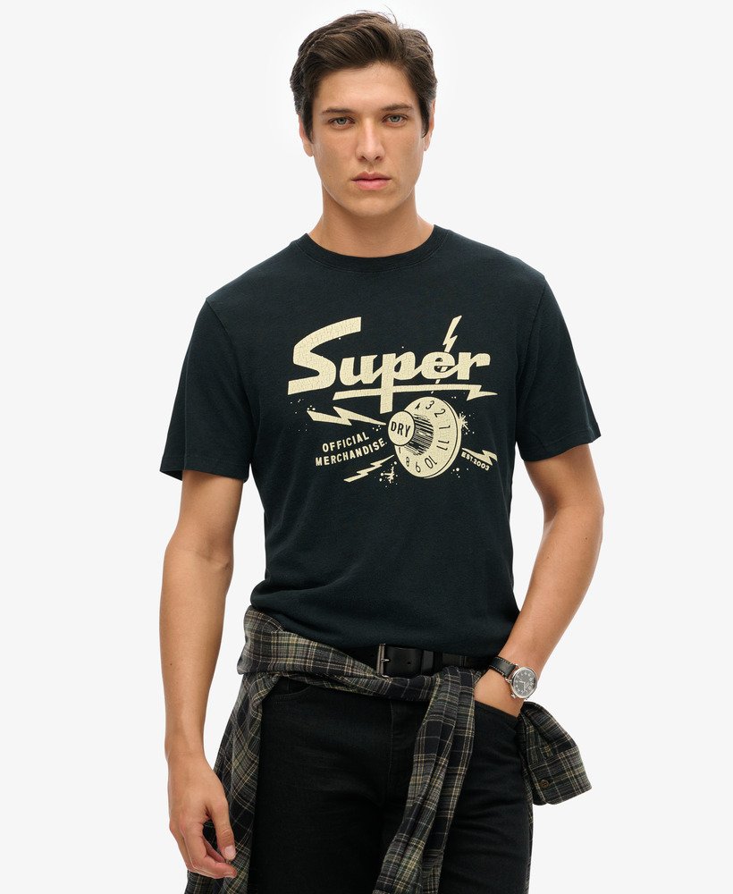 camiseta com estampa retrô de rock na cor preto jato