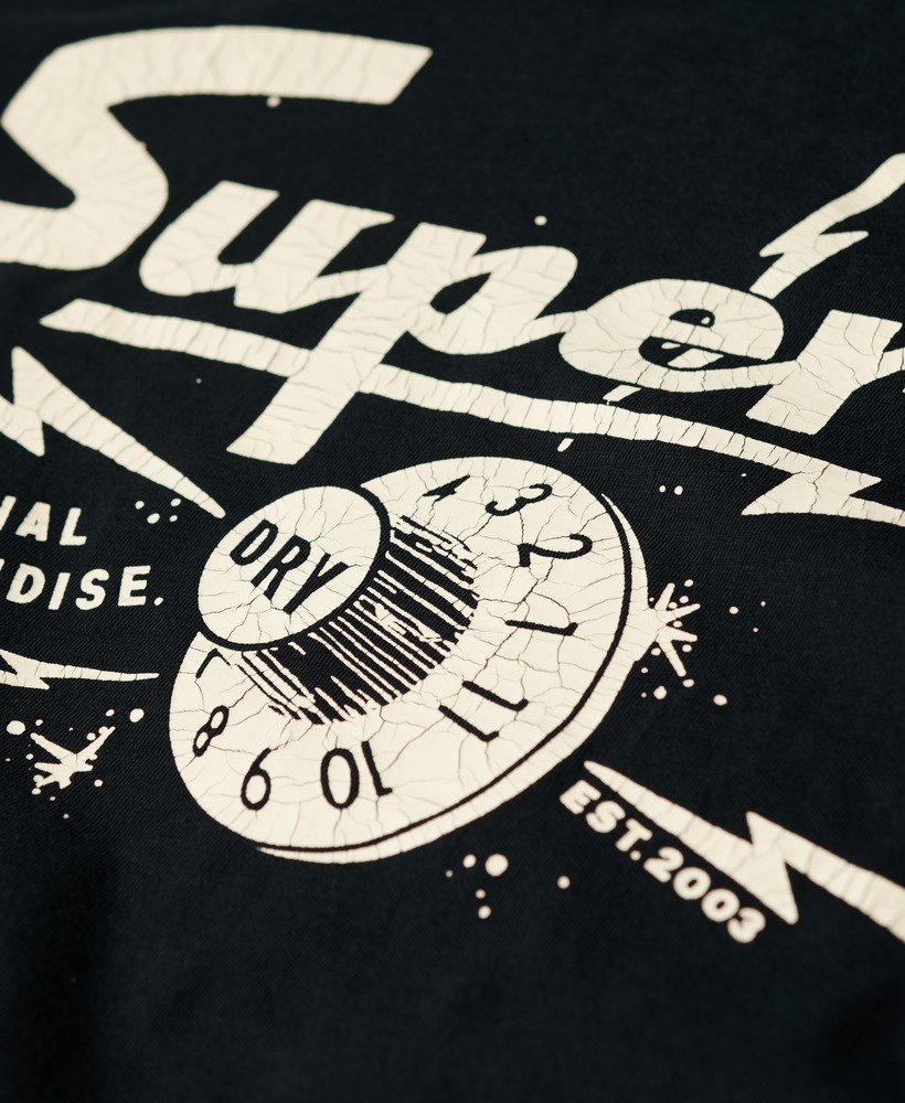 camiseta com estampa retrô de rock na cor preto jato