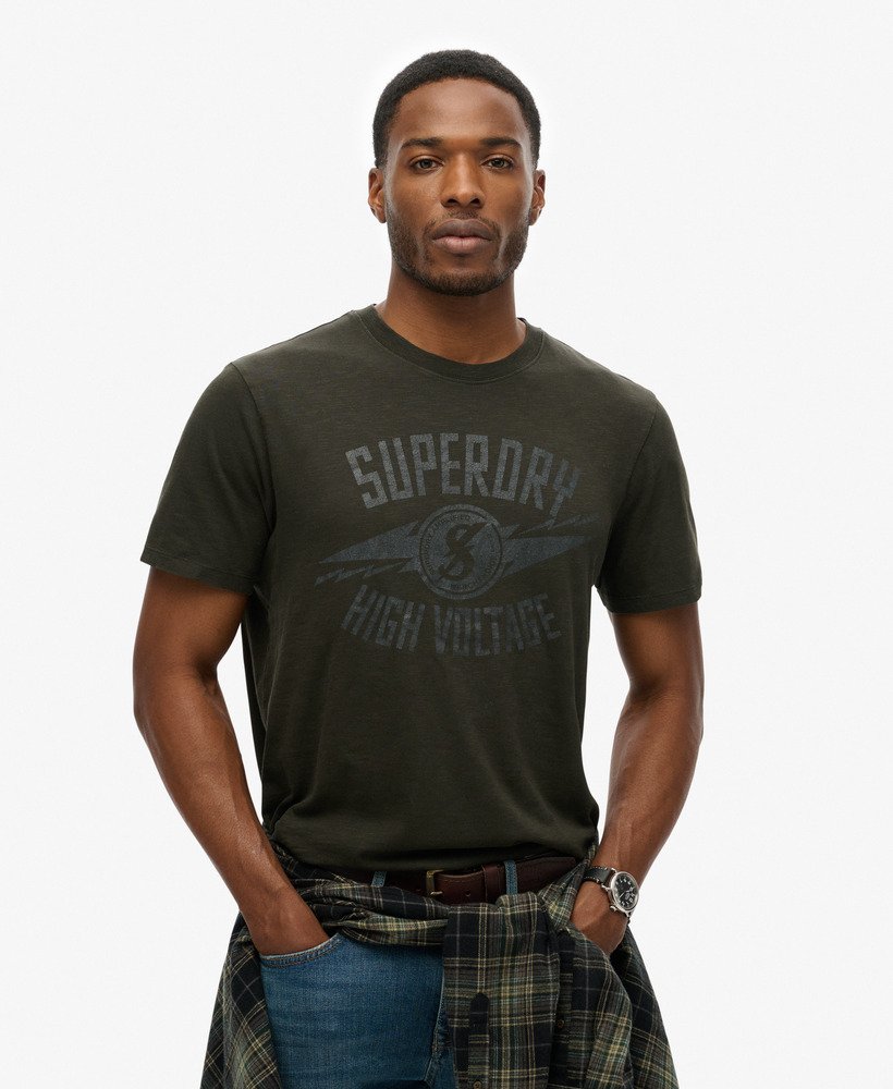 camiseta com estampa retrô de rock em preto lavado