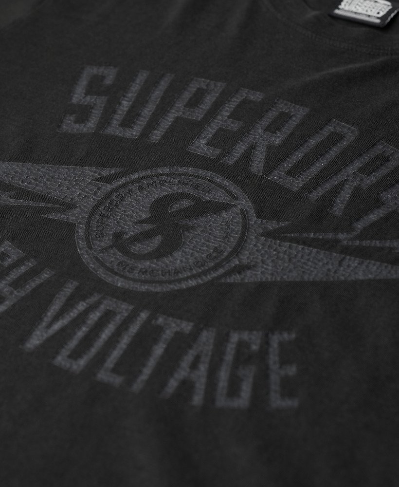 camiseta com estampa retrô de rock em preto lavado