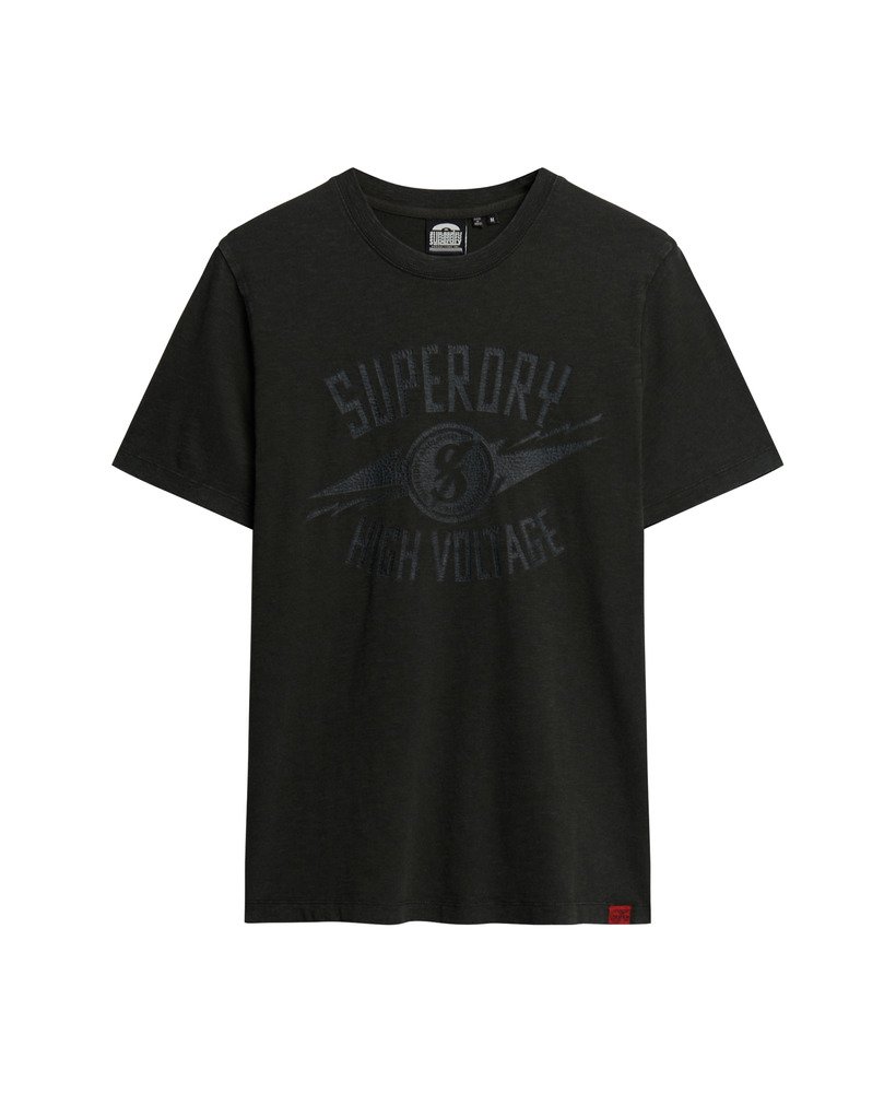 camiseta com estampa retrô de rock em preto lavado