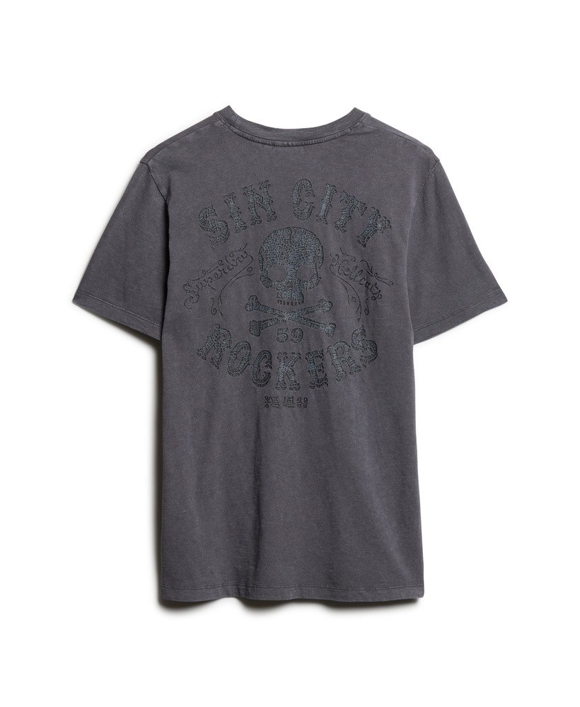 camiseta com estampa retrô de rock na cor cinza carvão.