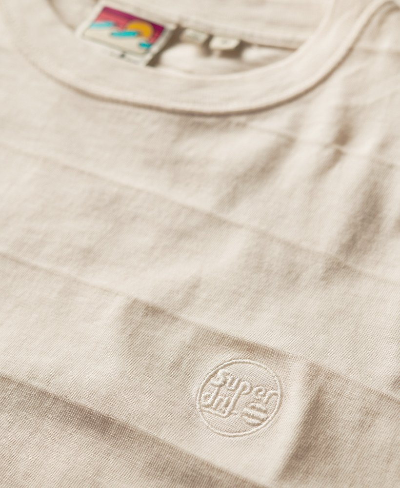 camiseta de algodão orgânico com textura vintage na cor areia branca