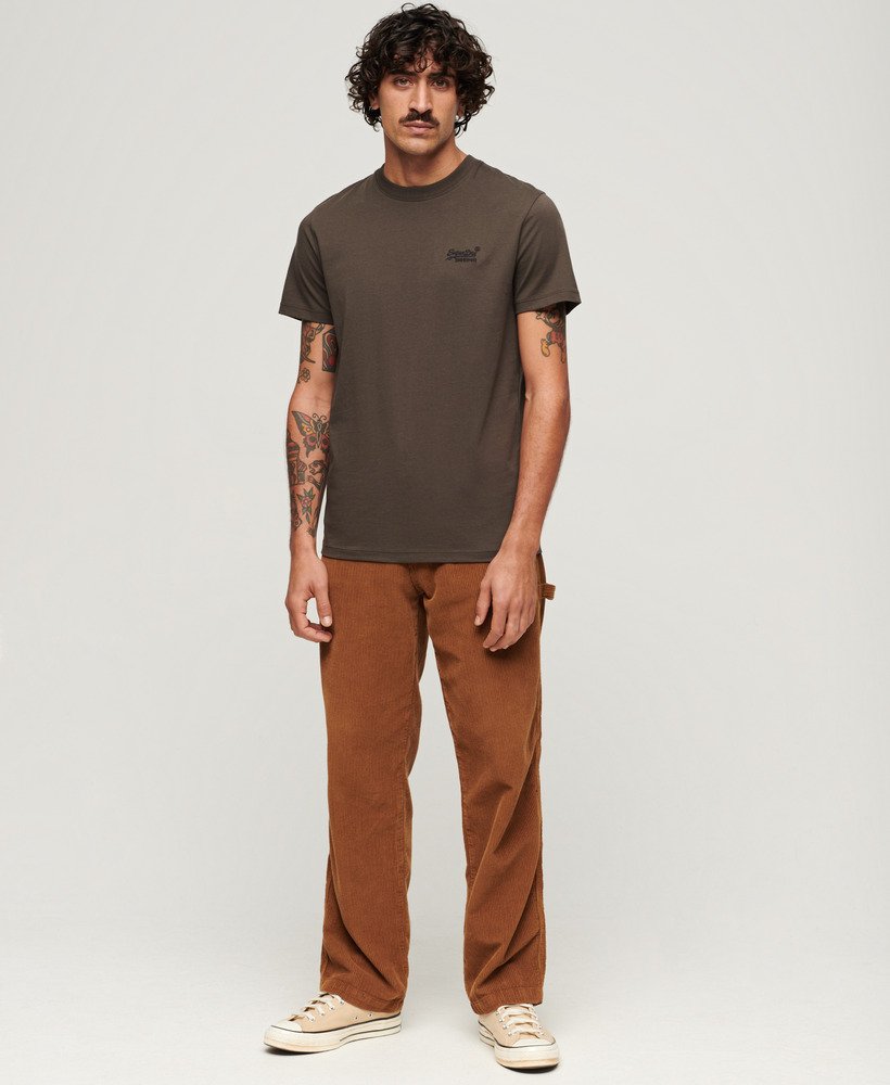camiseta essential de algodão orgânico com logo bordado na cor preto vintage