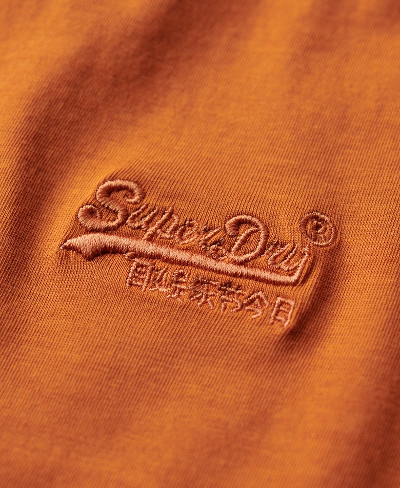 camiseta essential de algodão orgânico com logo bordado na cor laranja mojave