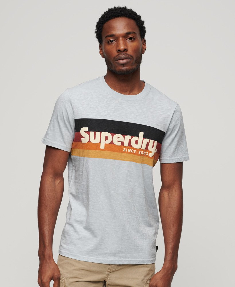 camiseta cali com estampa listrada e logo na cor azul marinho com efeito slub.