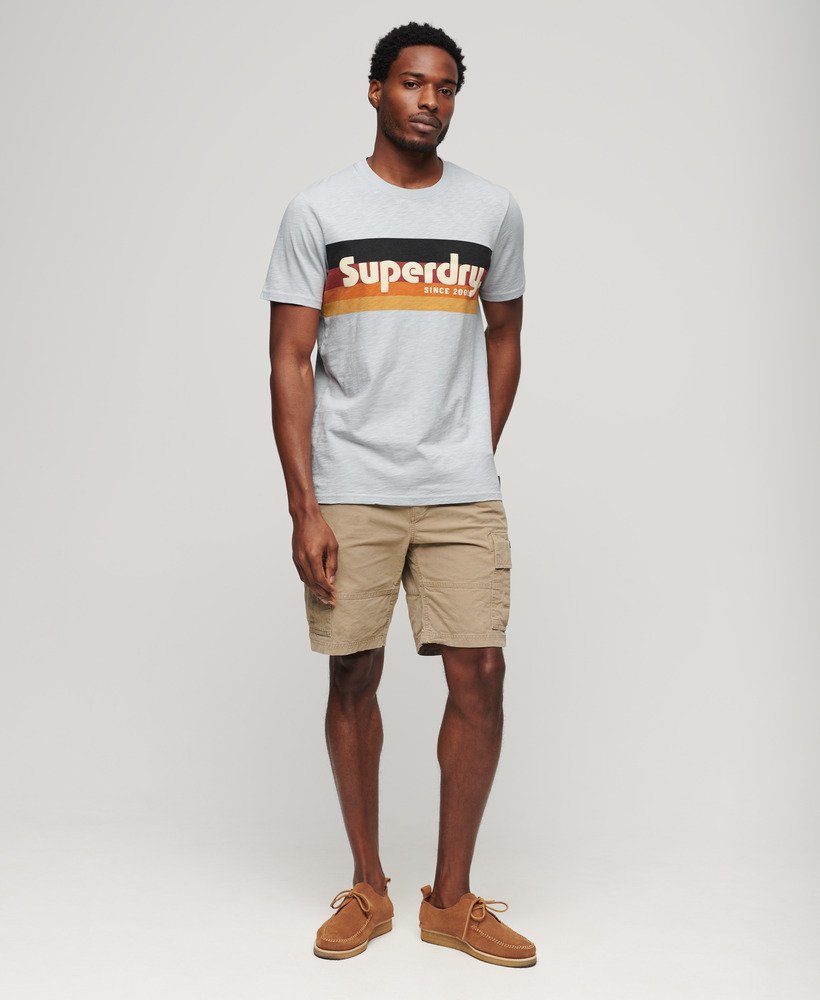 camiseta cali com estampa listrada e logo na cor azul marinho com efeito slub.
