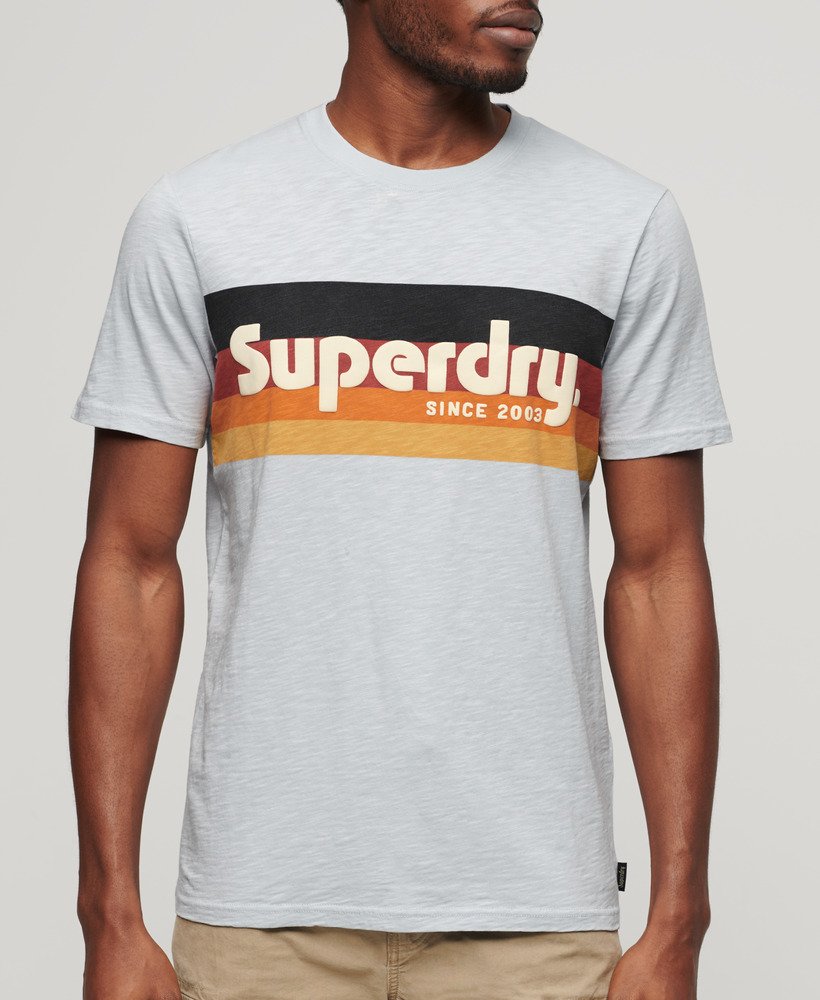 camiseta cali com estampa listrada e logo na cor azul marinho com efeito slub.