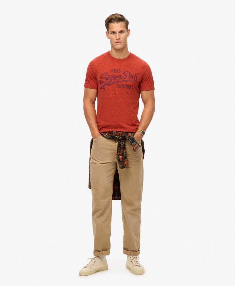 camiseta com logo vintage bordado na cor laranja arizona grit.