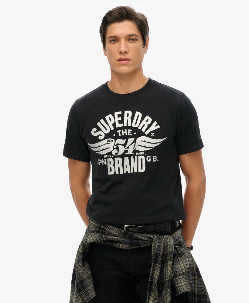 camiseta clássica com estampa gráfica repaginada na cor nero black mescla.