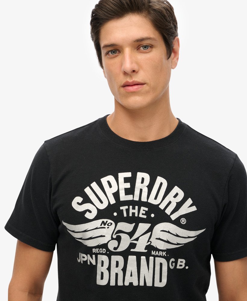 camiseta clássica com estampa gráfica repaginada na cor nero black mescla.