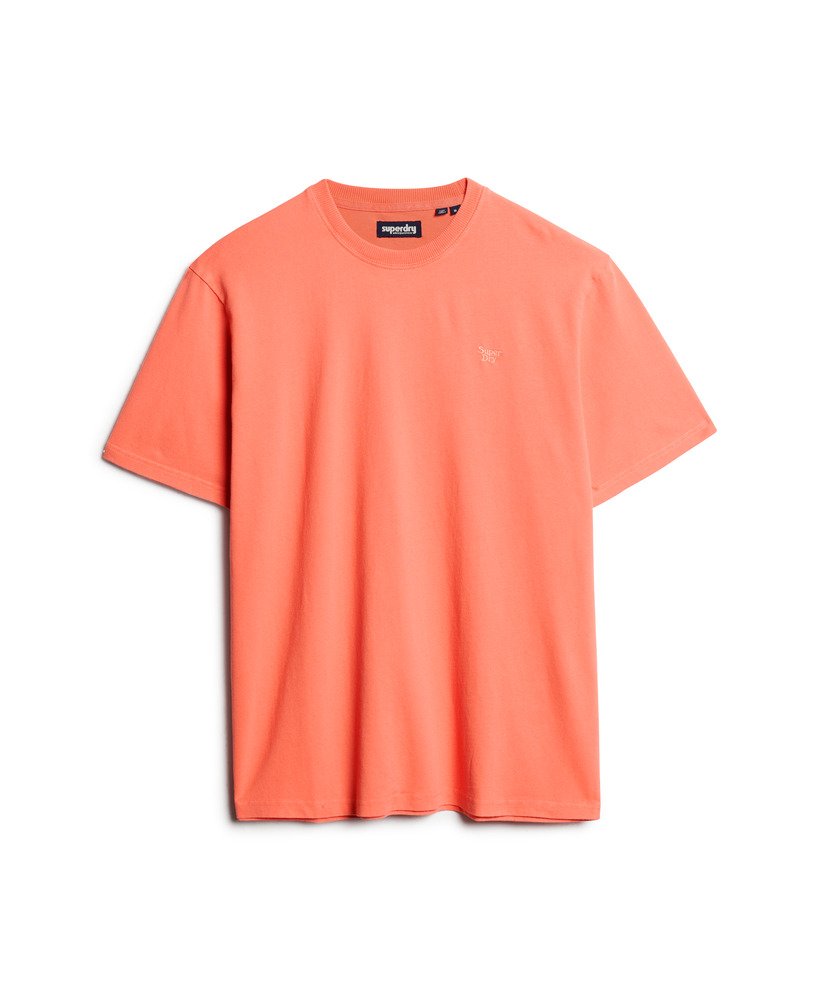 camiseta vintage lavada na cor coral vibrante.