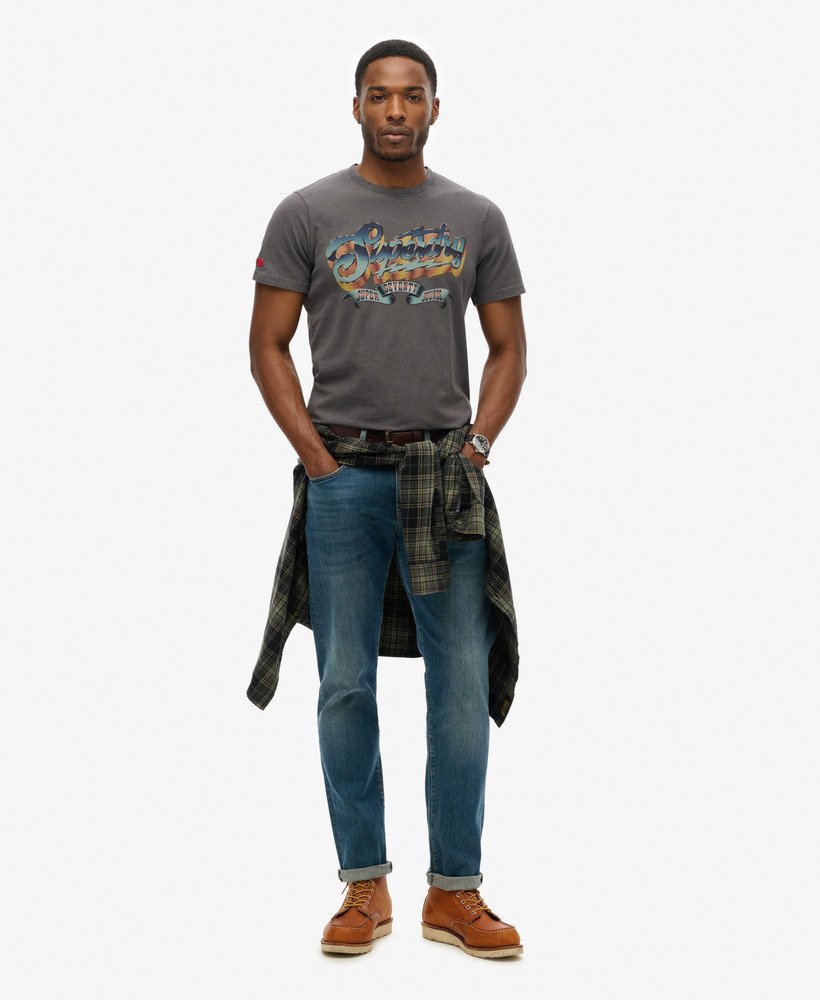 camiseta de banda de rock com estampa gráfica na cor cinza carvão