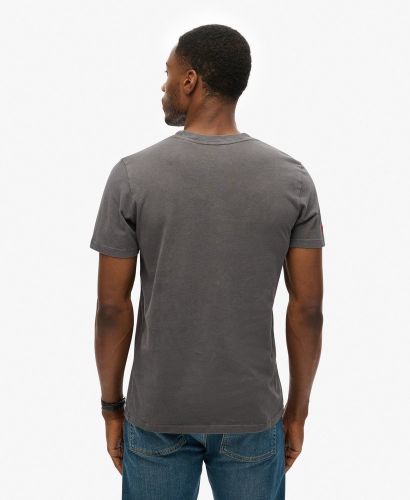 camiseta de banda de rock com estampa gráfica na cor cinza carvão