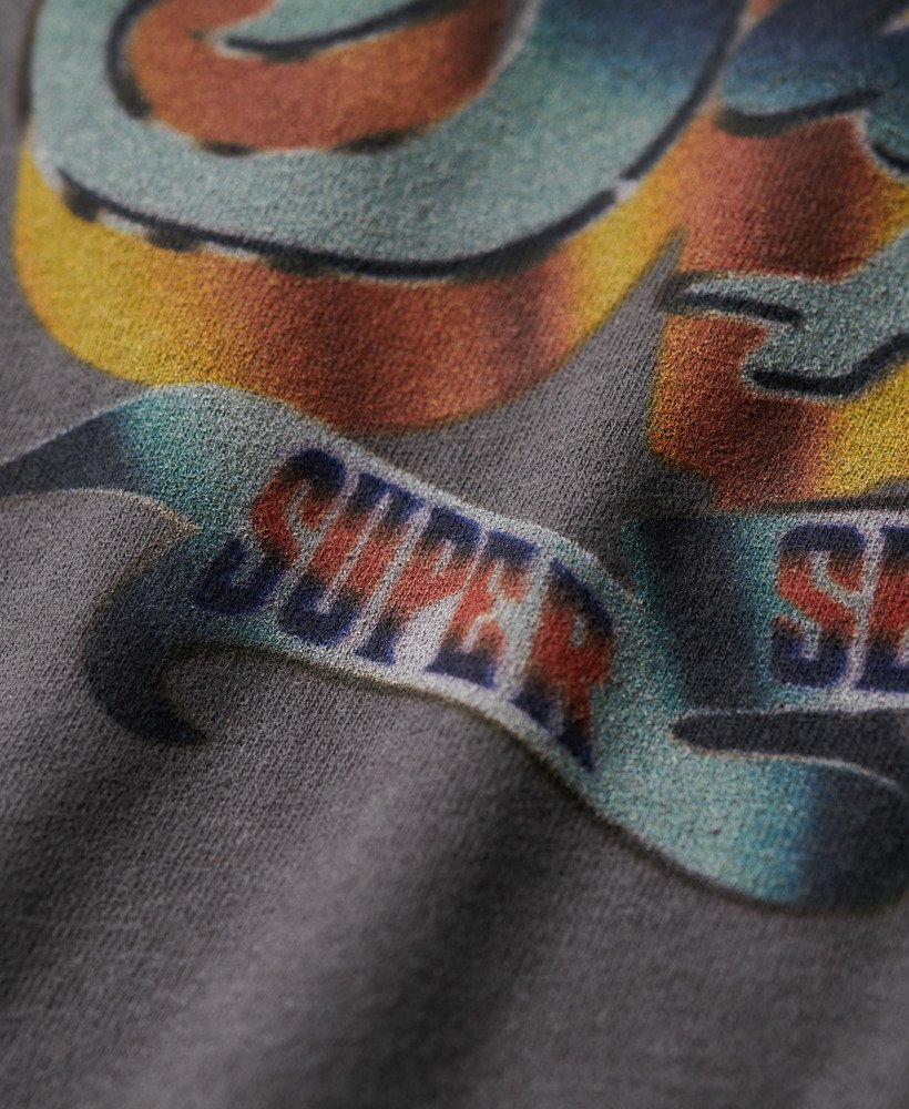 camiseta de banda de rock com estampa gráfica na cor cinza carvão
