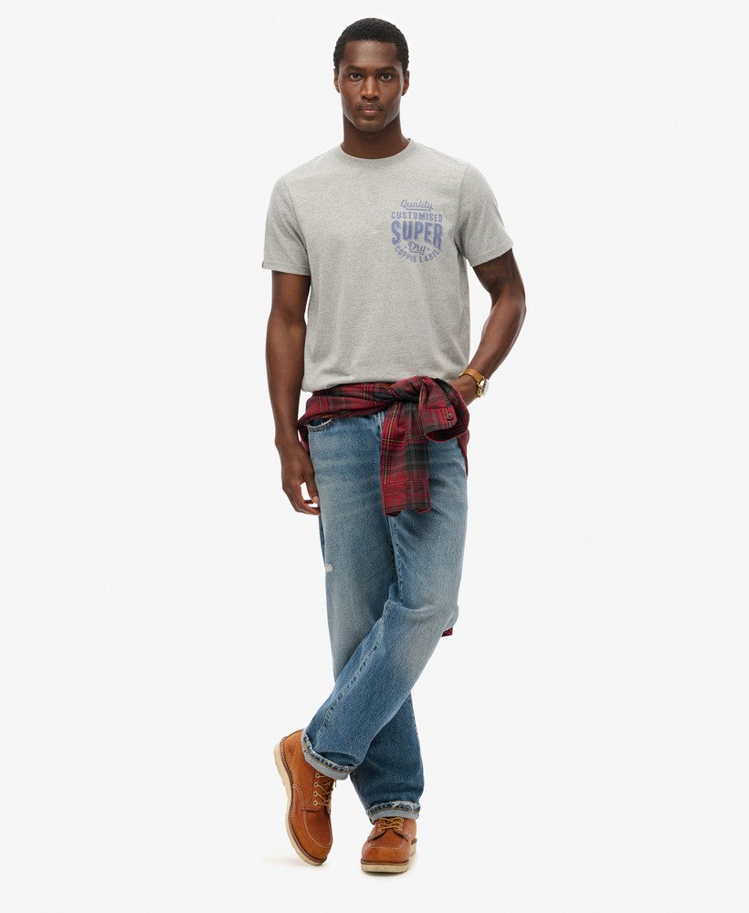 camiseta com estampa copper label no peito na cor cinza mescla.