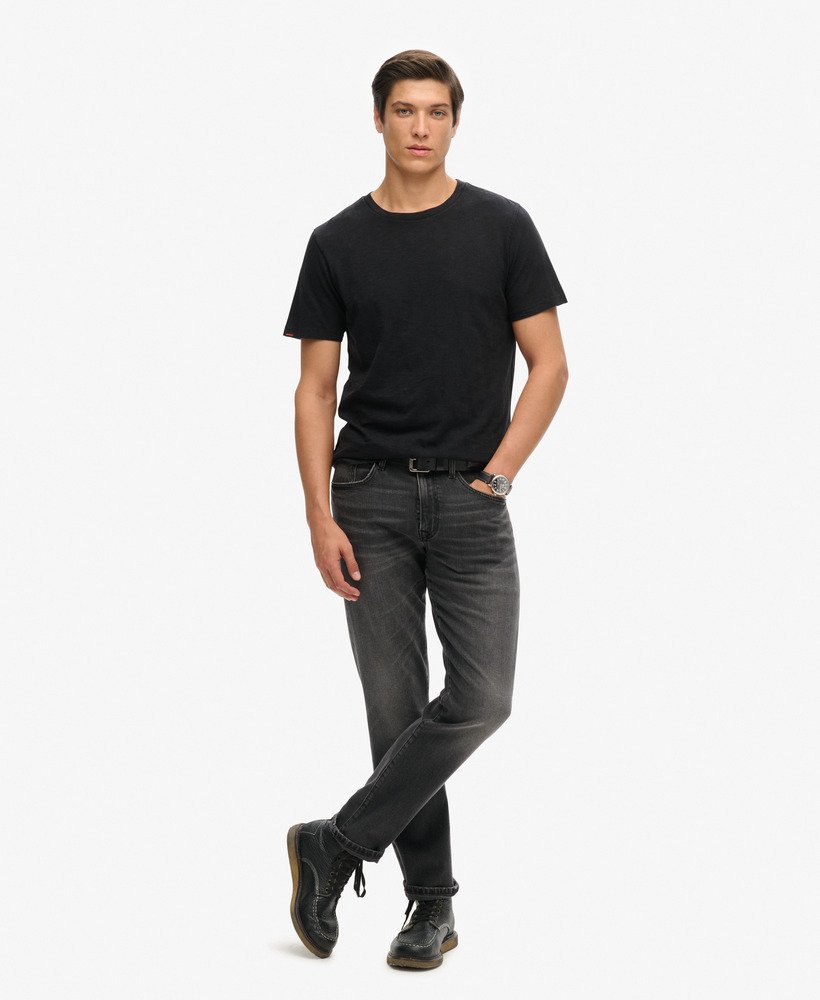 camiseta de manga curta com gola redonda em tecido texturizado preto.