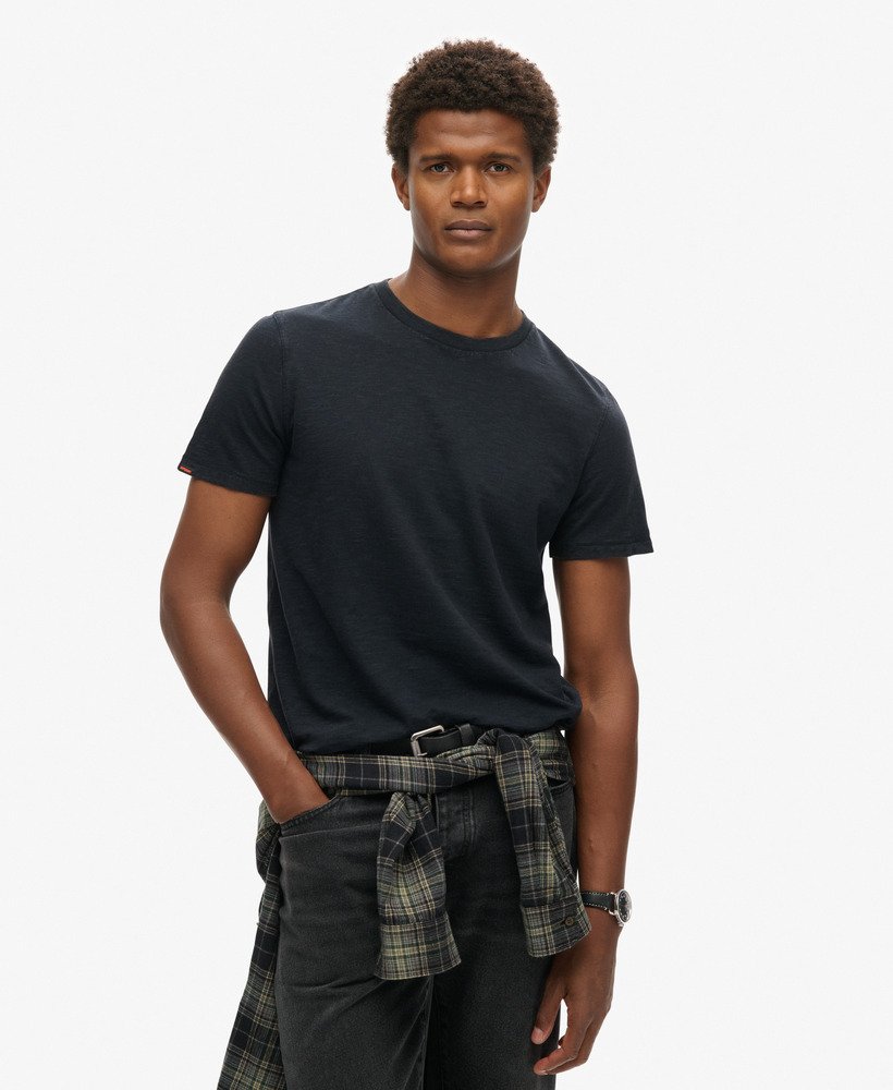 camiseta de manga curta com gola redonda em tecido texturizado na cor azul marinho eclipse.