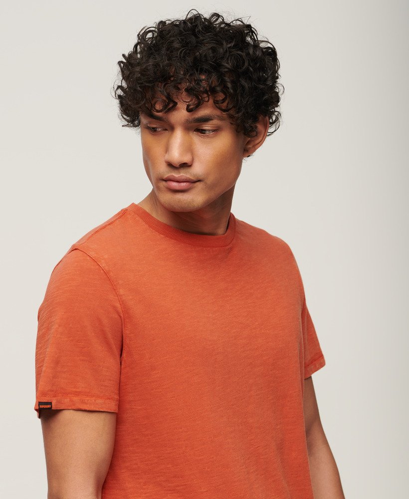 camiseta de manga curta com gola redonda em tecido texturizado na cor laranja mecca.