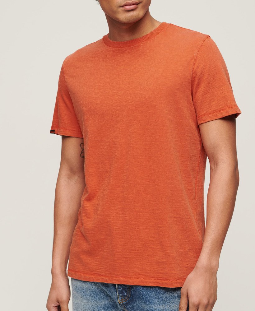camiseta de manga curta com gola redonda em tecido texturizado na cor laranja mecca.