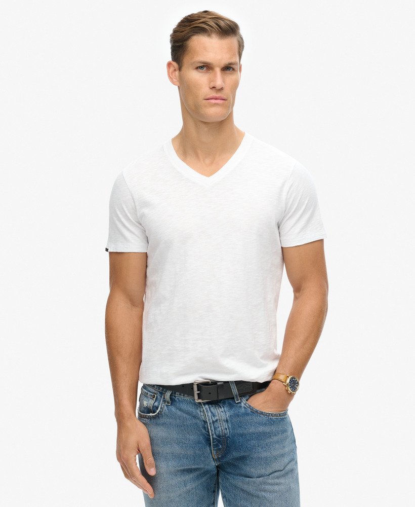 camiseta de manga curta com decote em v e textura flamê na cor optic.