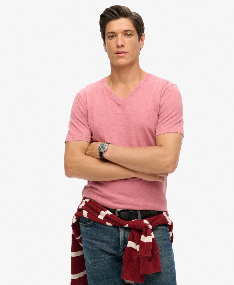 camiseta de manga curta com decote em v em tecido texturizado rosa mesa.