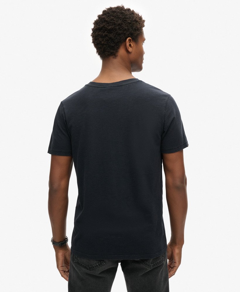 camiseta de manga curta com decote em v em tecido texturizado na cor azul-marinho eclipse.