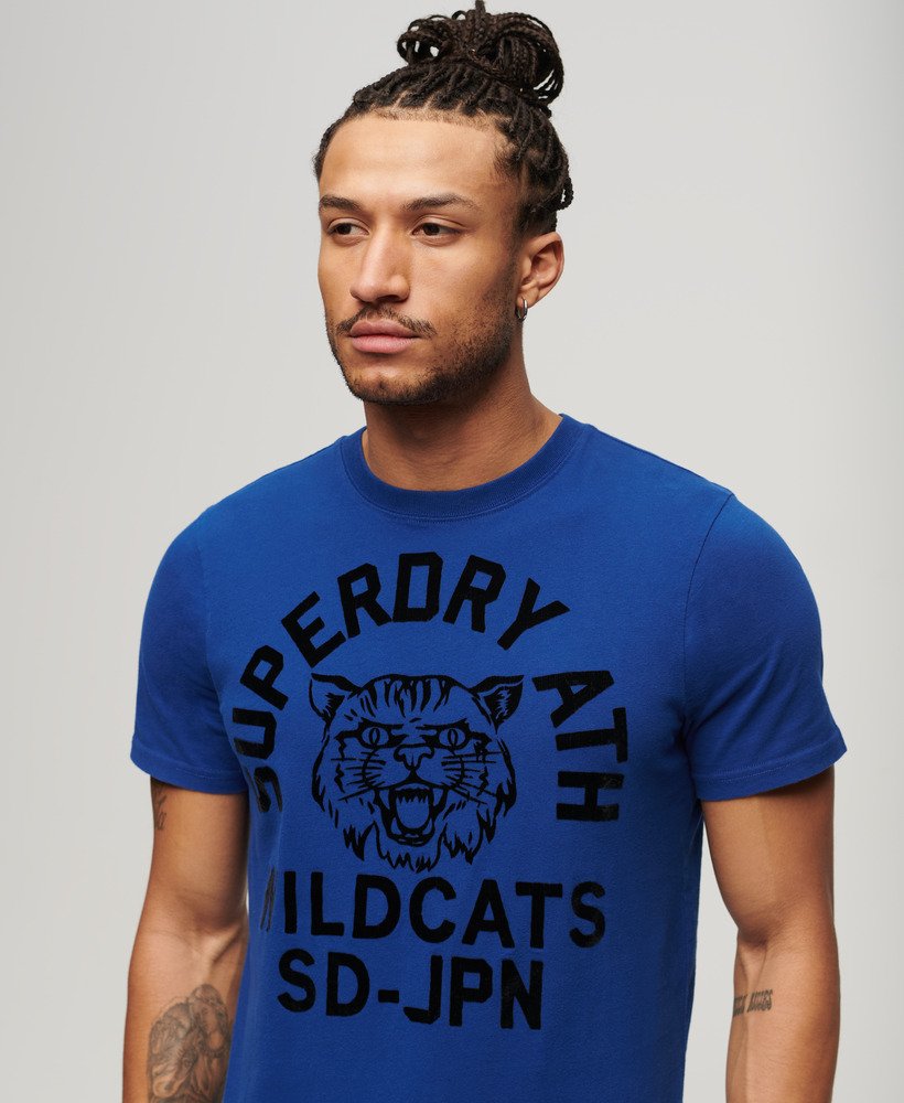 camiseta esportiva de atletismo com estampa na cor azul real.