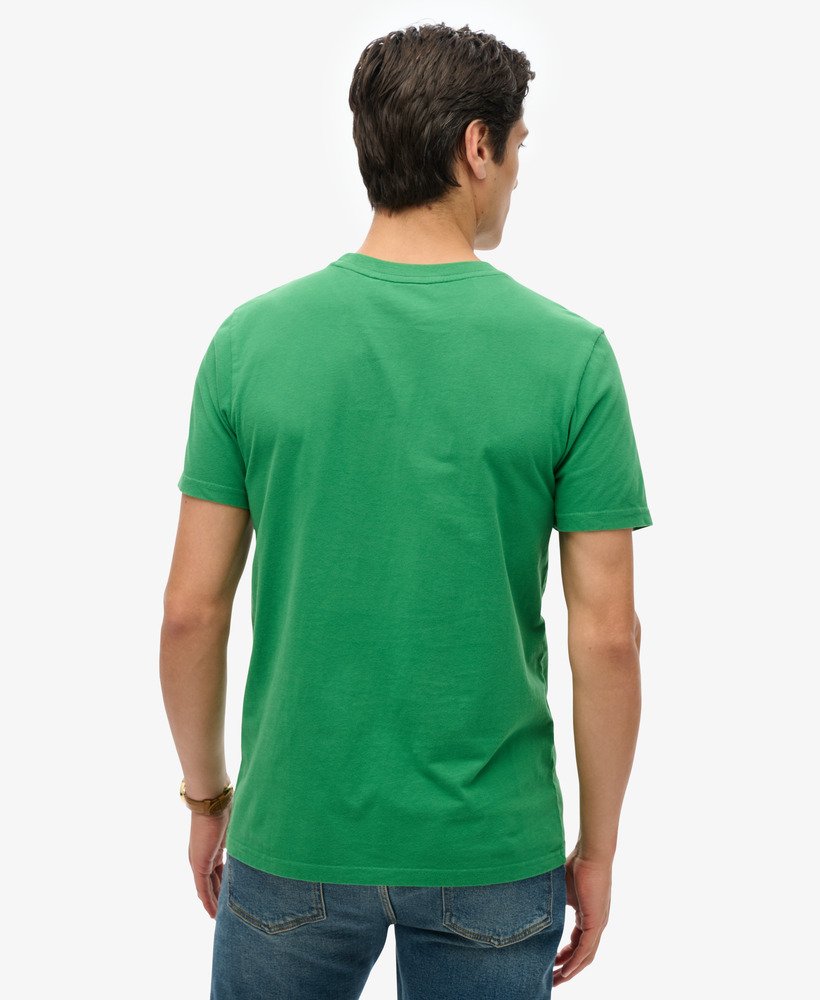 camiseta com estampa de atletismo na cor verde oregon.