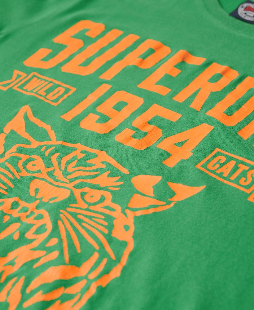camiseta com estampa de atletismo na cor verde oregon.