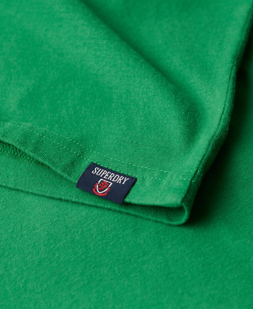 camiseta com estampa de atletismo na cor verde oregon.