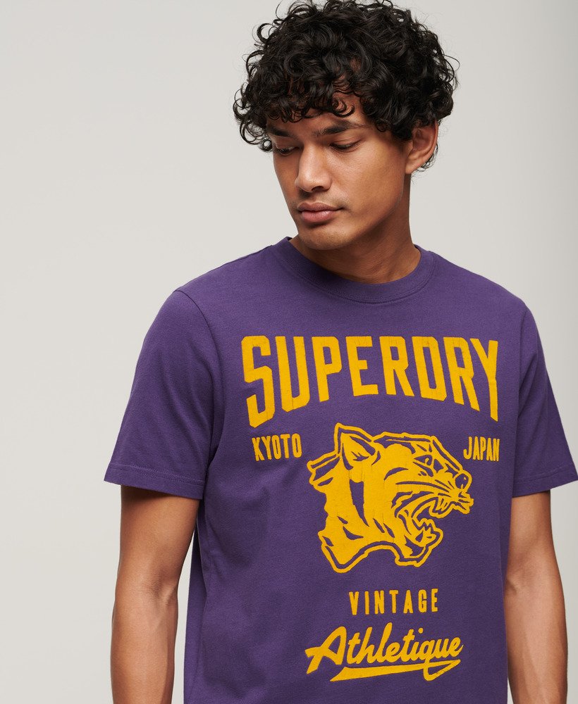 camiseta esportiva de atletismo com estampa na cor roxa lex.