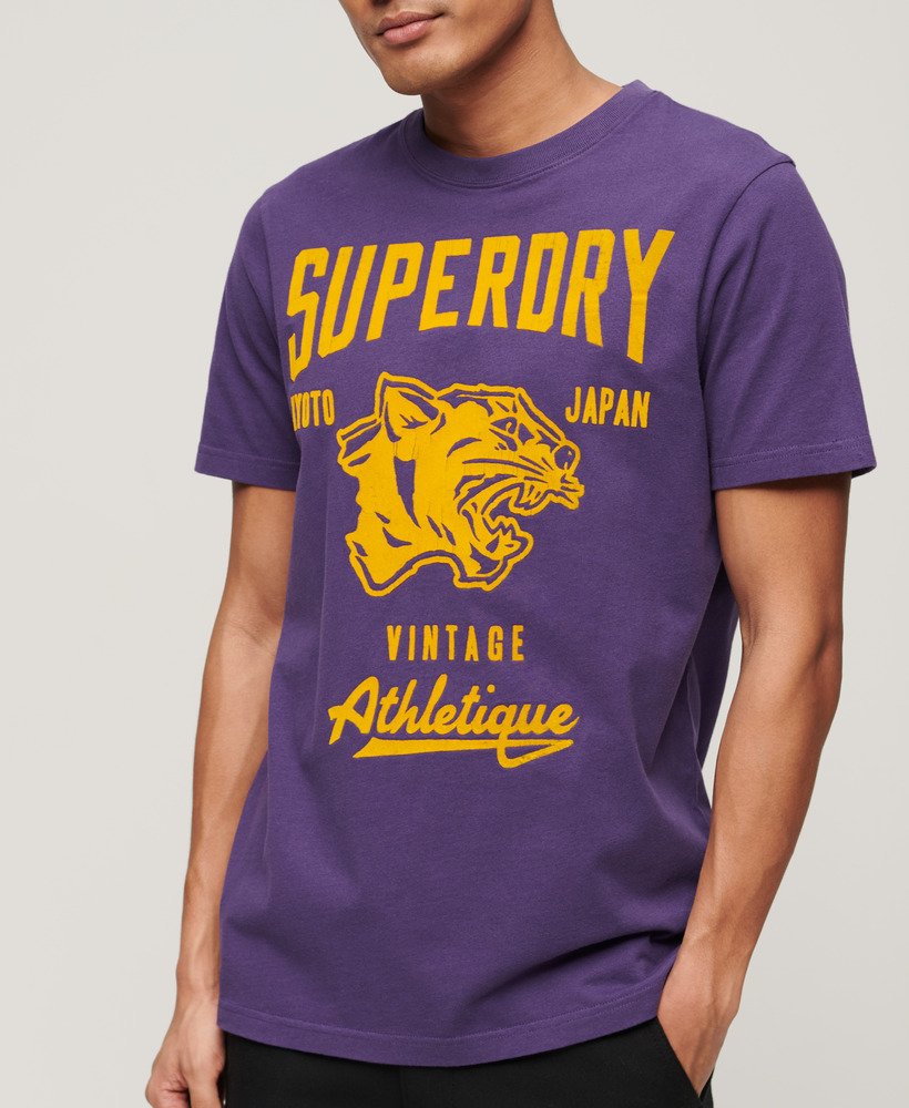 camiseta esportiva de atletismo com estampa na cor roxa lex.