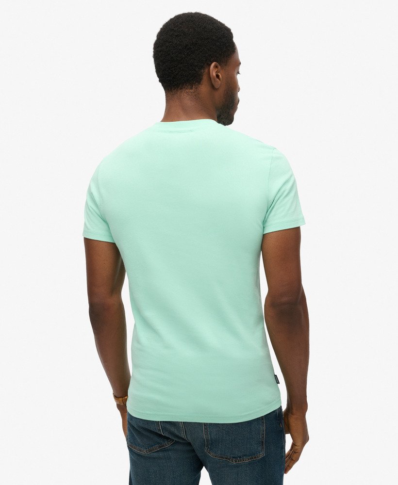 camiseta de algodão orgânico com decote em v e logo essencial na cor verde menta claro.
