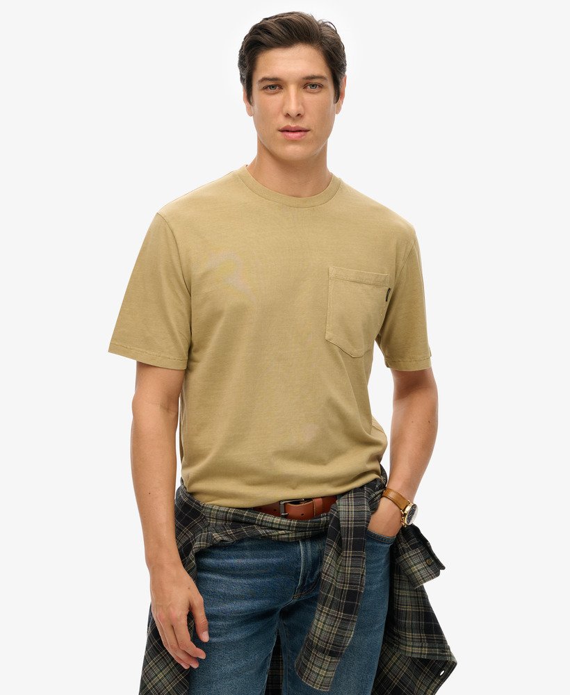 camiseta com bolso e costura contrastante na cor cappuccino lavado