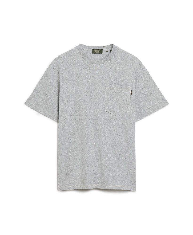 camiseta com bolso e costura contrastante na cor cinza mesclado universitário lavado