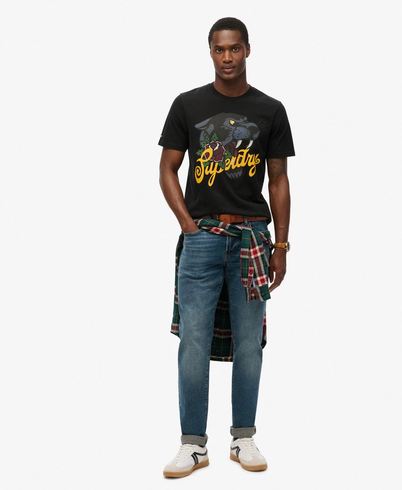 camiseta tattoo script em preto lavado