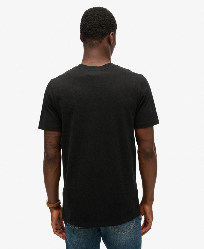camiseta tattoo script em preto lavado