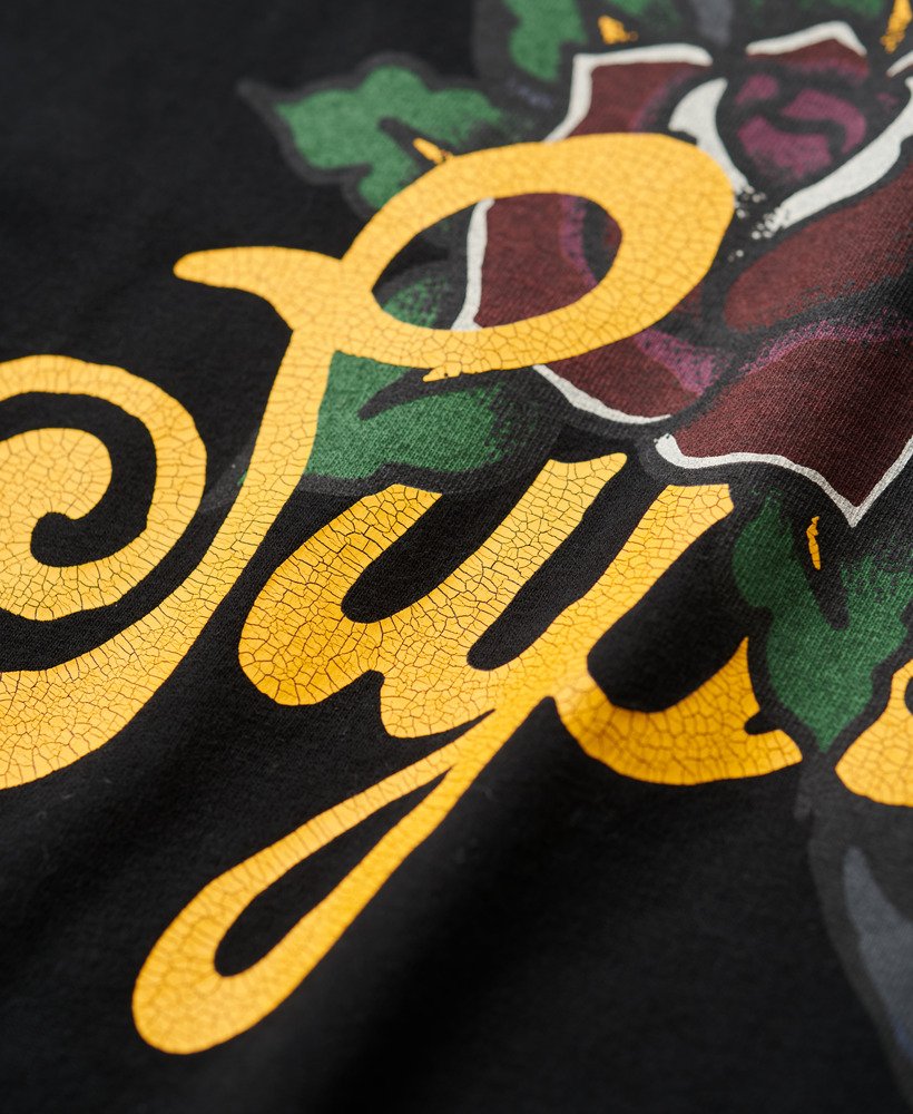 camiseta tattoo script em preto lavado