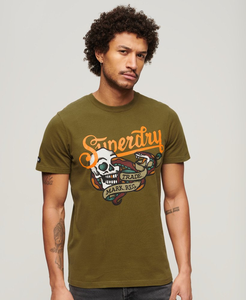 camiseta tattoo script na cor verde abeto