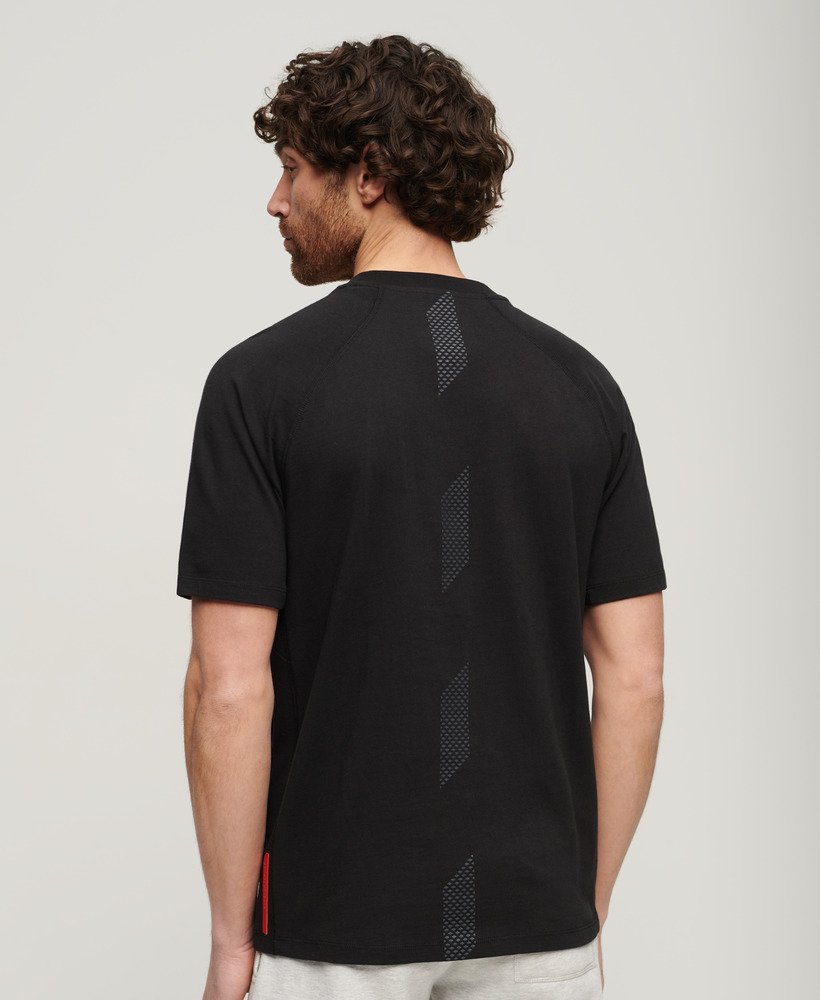 camiseta sport tech logo relaxed na cor preta