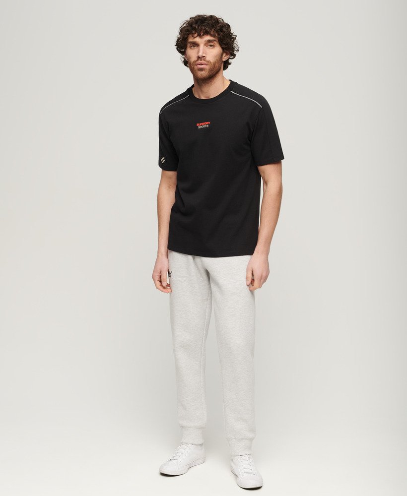 camiseta sport tech logo relaxed na cor preta