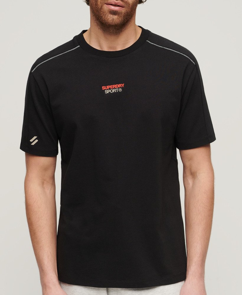 camiseta sport tech logo relaxed na cor preta