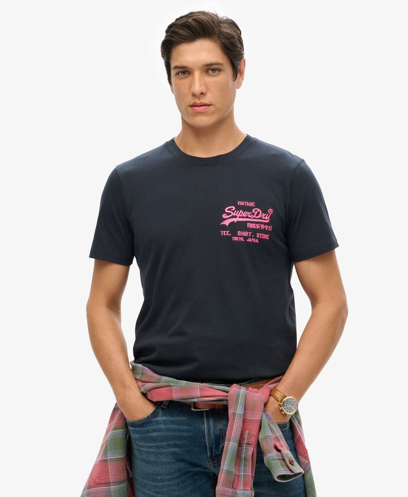 camiseta neon vintage logo na cor eclipse navy
