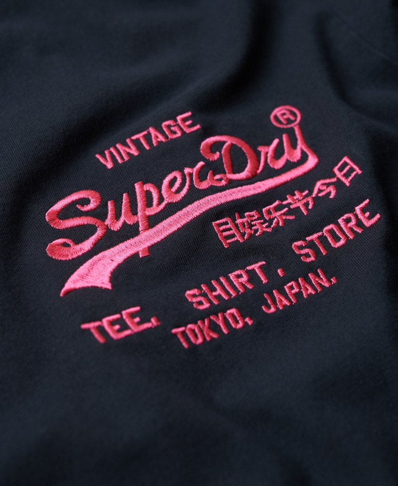 camiseta neon vintage logo na cor eclipse navy