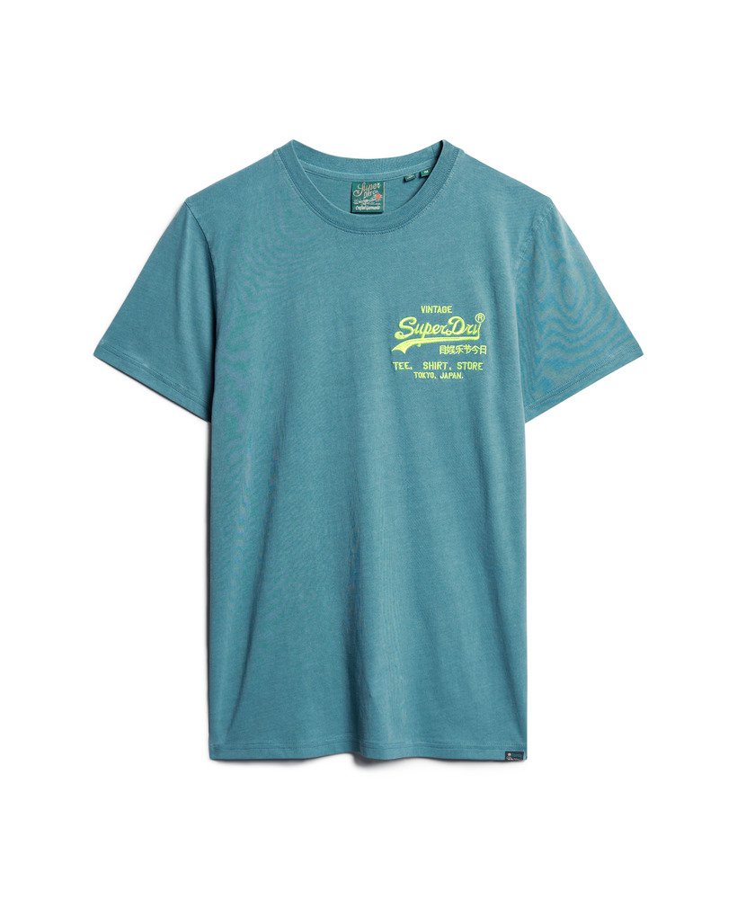 camiseta com logo vintage neon na cor azul hidro