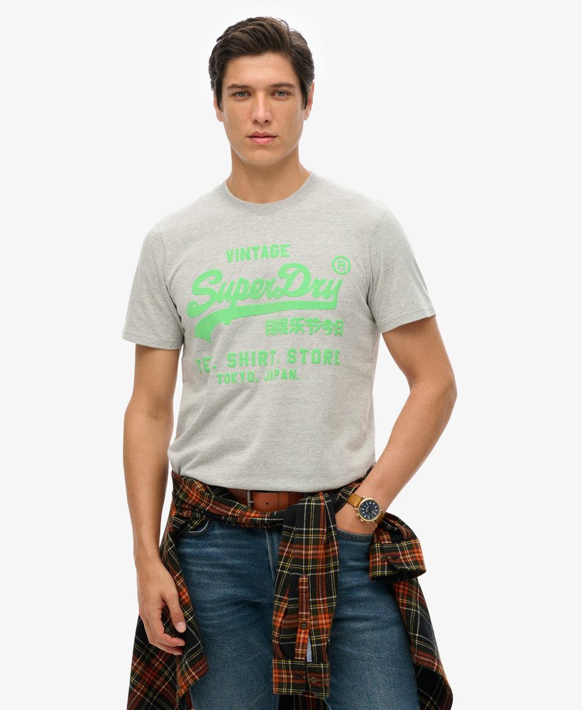 camiseta com logo vintage em neon na cor cinza mescla atlético