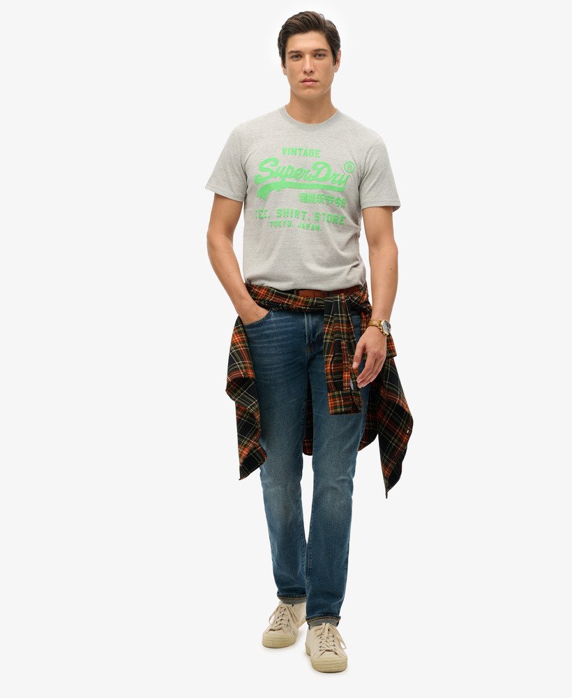 camiseta com logo vintage em neon na cor cinza mescla atlético
