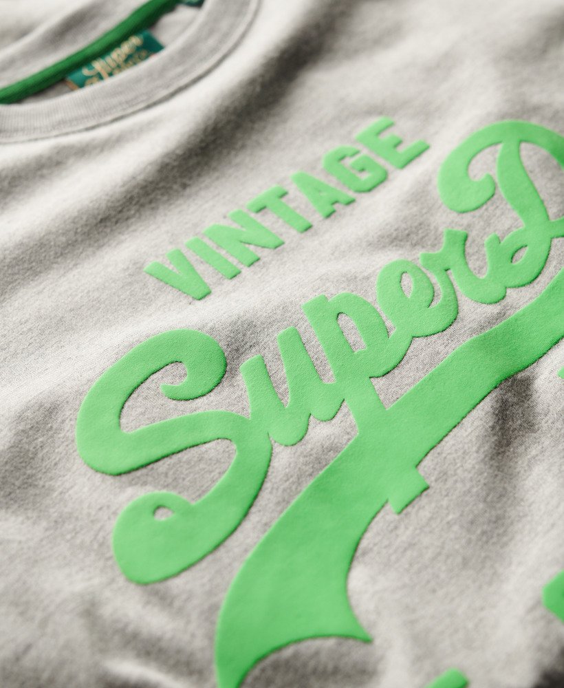 camiseta com logo vintage em neon na cor cinza mescla atlético