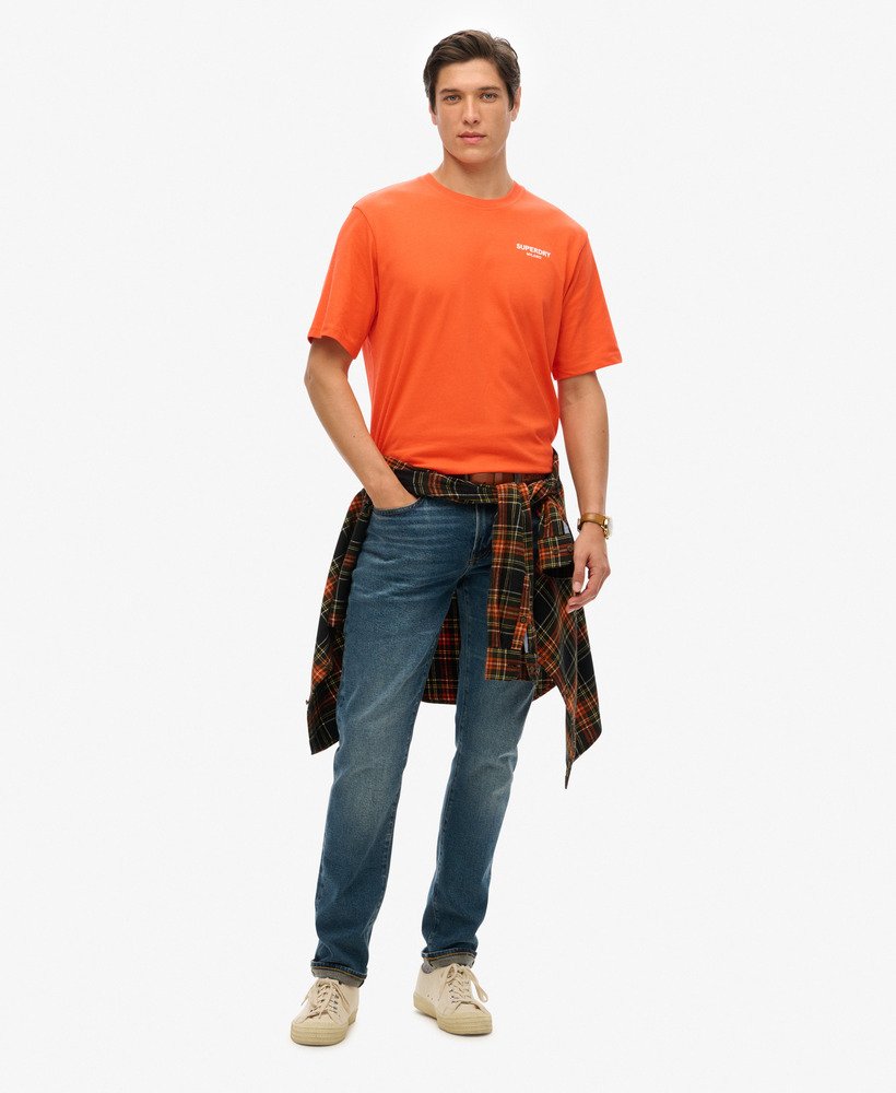 camiseta esportiva de luxo com modelagem solta na cor vermelho tomate cereja.